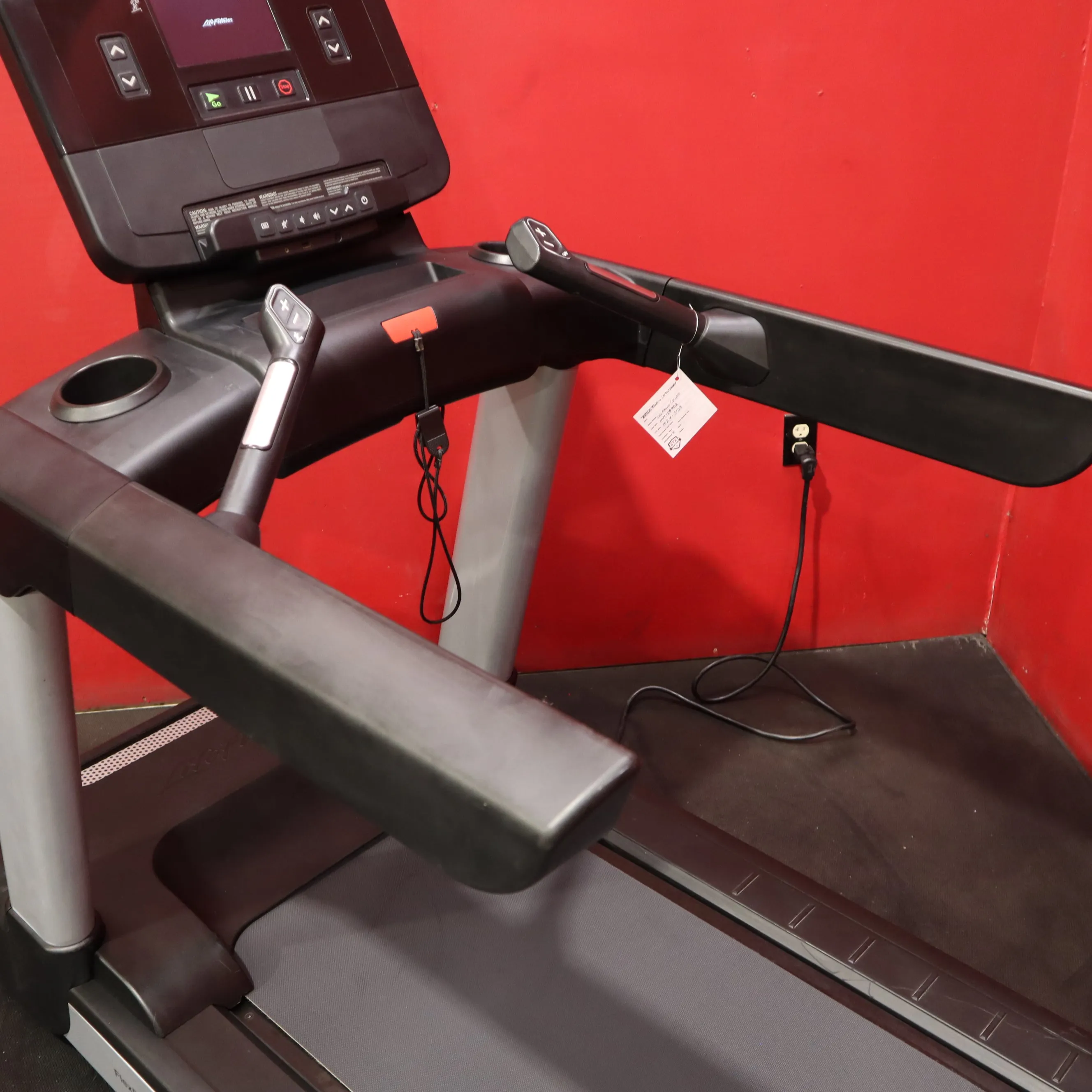 Life Fitness INTD Treadmill (Refurbished)